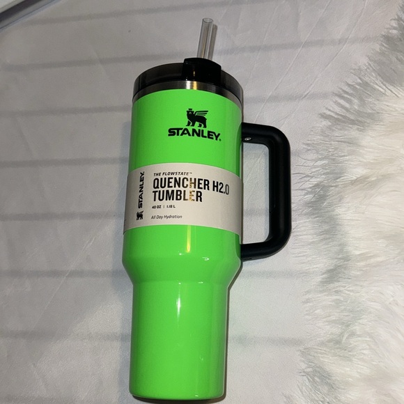 NEW! Authentic Stanley 40oz Neon Green Spring Fling H2.0 Quencher Tumbler NIB - Picture 3 of 6